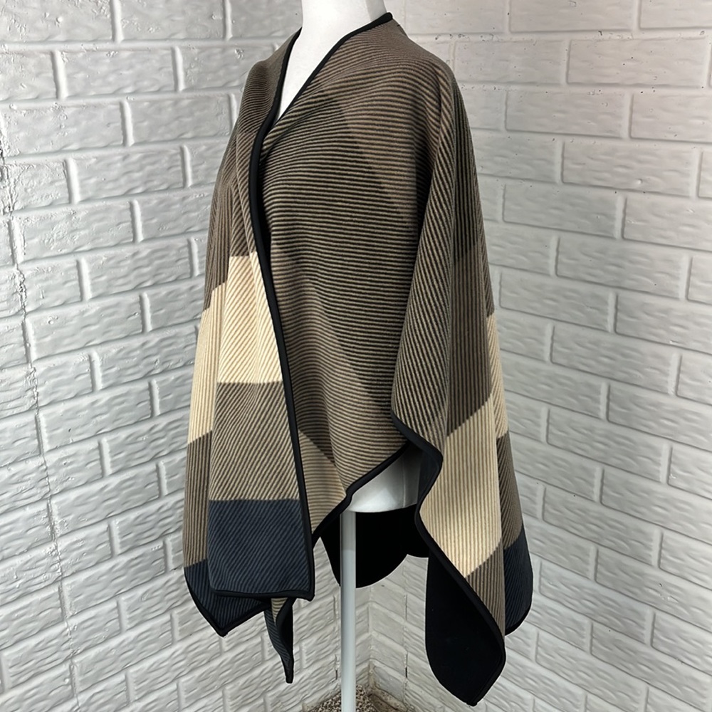IKE BEHAR Reversible Fashion Wrap Fleece One Size - Picture 5 of 7